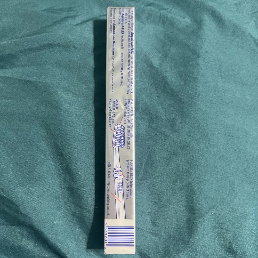 Aquafresh FLEX Toothbrush Full Size‎ SOFT In Clear Hard Plastic Case NOS Vintage